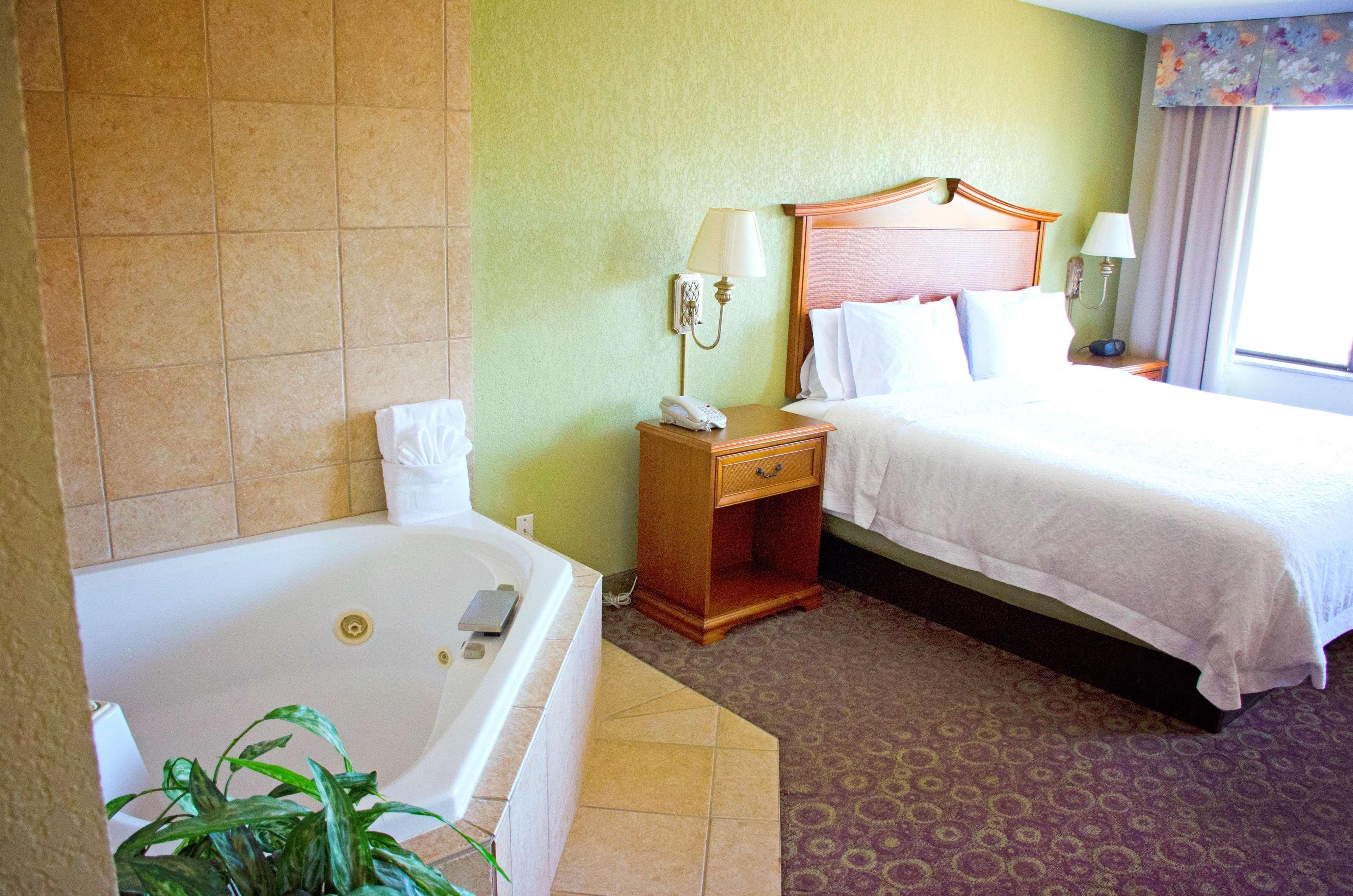 Hampton Inn & Suites Колледж-Стейшн Экстерьер фото