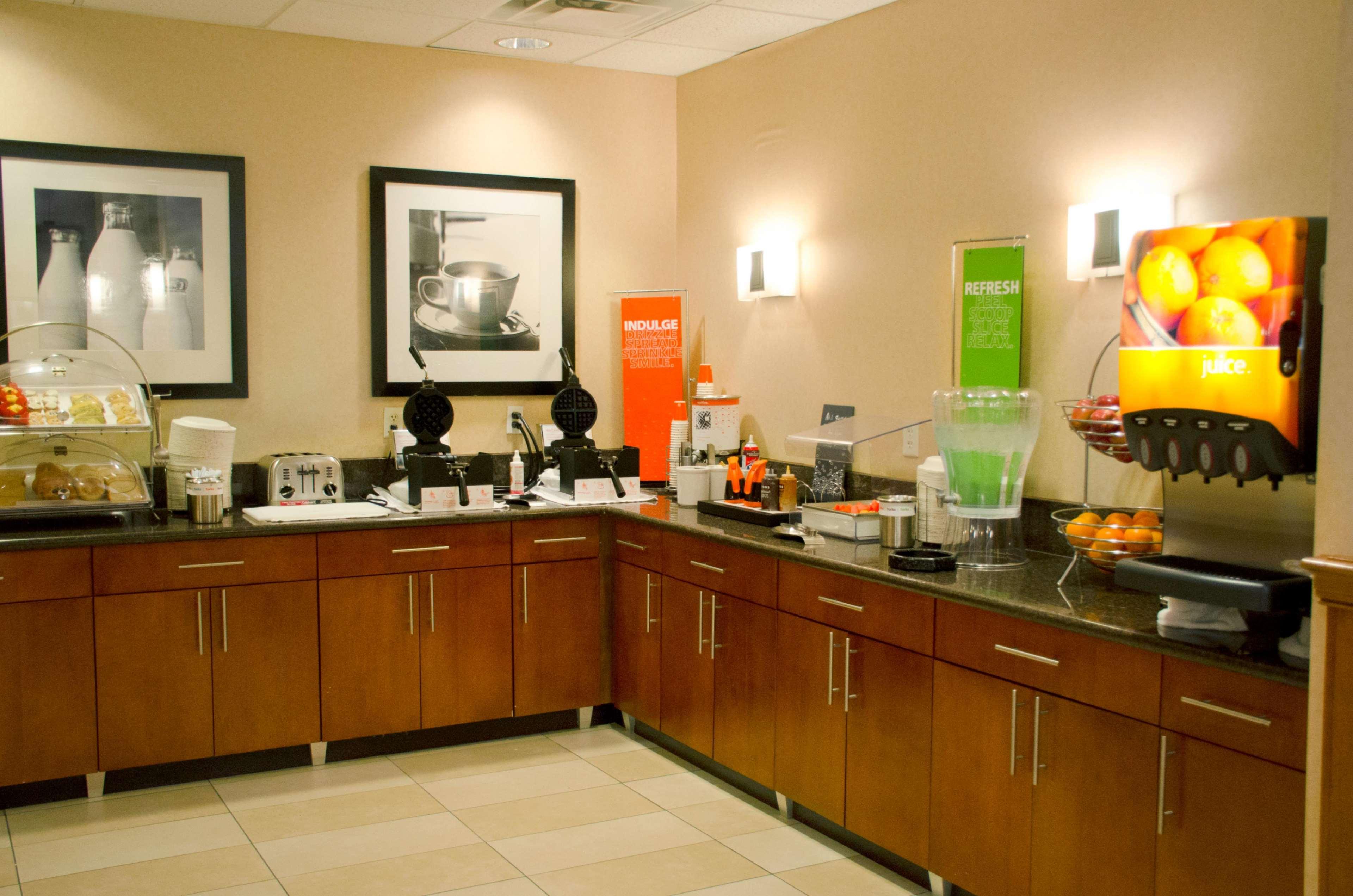 Hampton Inn & Suites Колледж-Стейшн Экстерьер фото