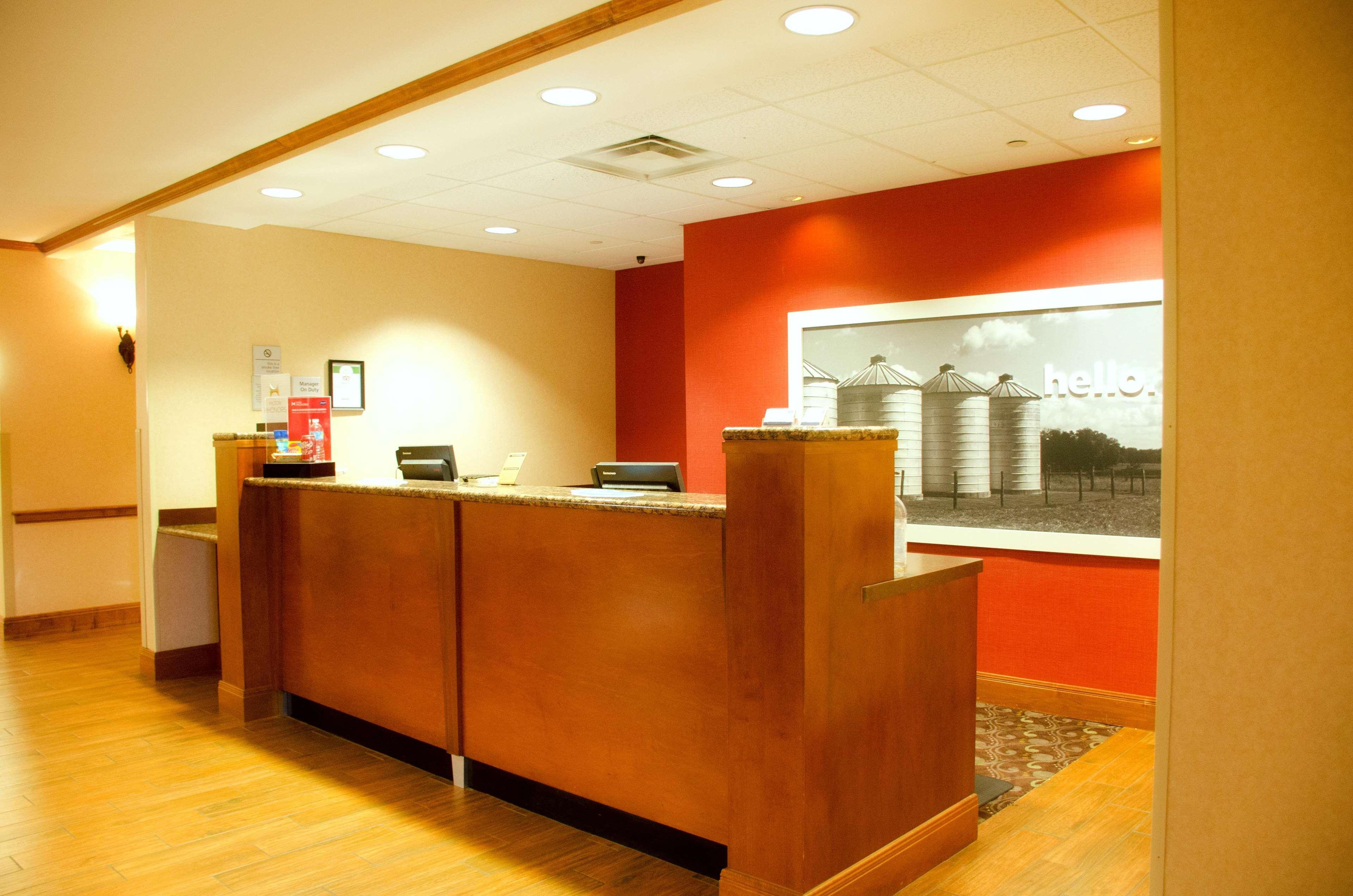 Hampton Inn & Suites Колледж-Стейшн Экстерьер фото
